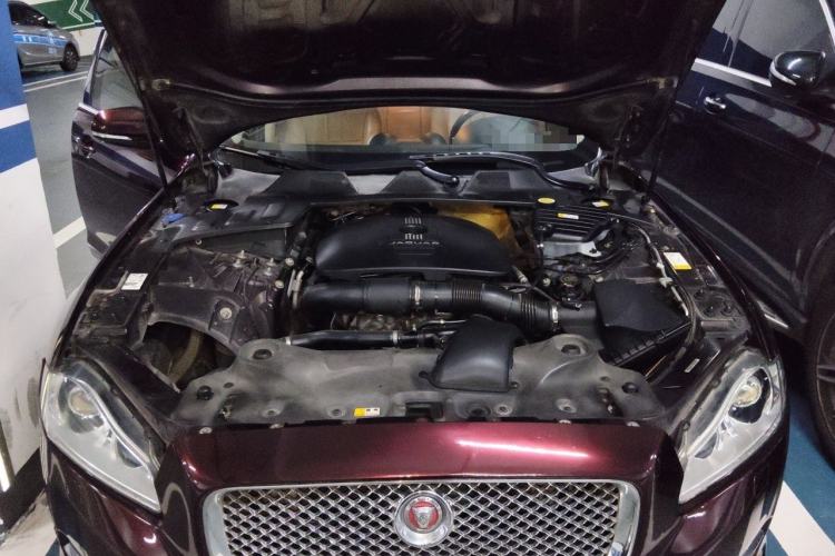 Used Jaguar XJ 2014 XJL 2.0T Two-Wheel-Drive Elegant Business Edition Engine Bay