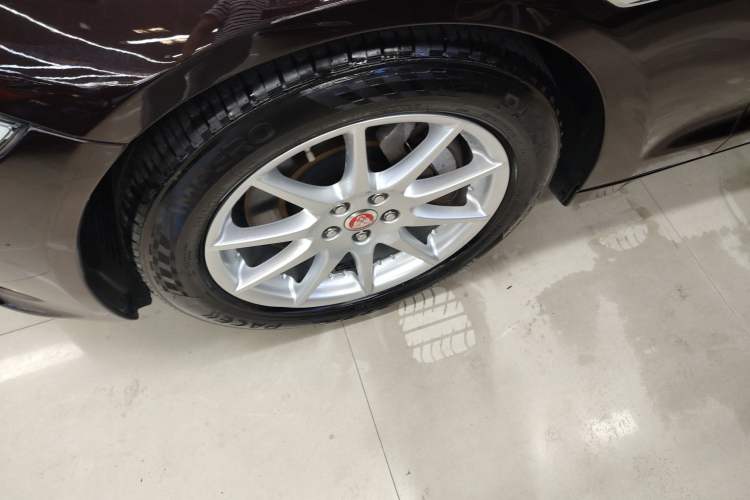 Used Jaguar XJ 2014 XJL 2.0T Two-Wheel-Drive Elegant Business Edition Exterior 4