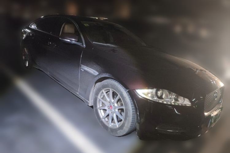 Used Jaguar XJ 2014 XJL 2.0T Two-Wheel Drive Panoramic Business Edition Front Right 45 Deg