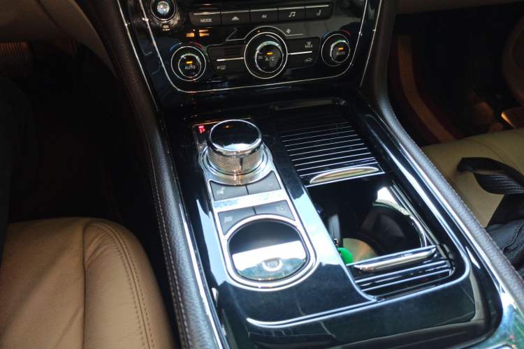 Used Jaguar XJ 2014 XJL 2.0T Two-Wheel-Drive Elegant Business Edition Gear Lever