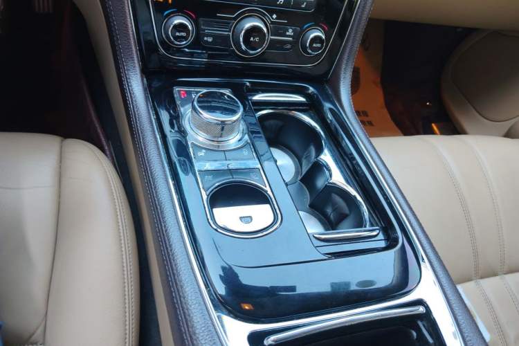 Used Jaguar XJ 2014 XJL 2.0T Two-Wheel-Drive Elegant Business Edition Gear Lever