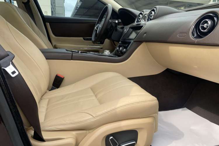 Used Jaguar XJ 2014 XJL 2.0T Two-Wheel-Drive Elegant Business Edition Interior 1