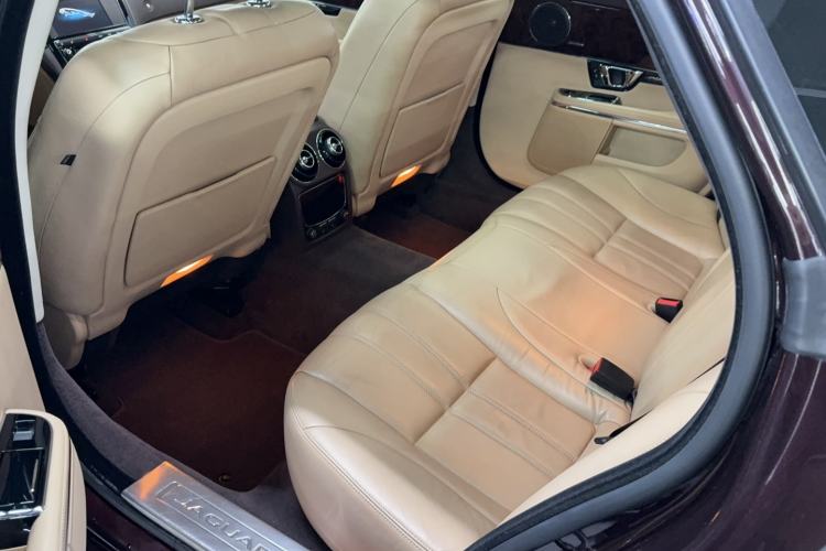 Used Jaguar XJ 2014 XJL 3.0 SC Two-Wheel-Drive Panoramic Business Edition Interior 1