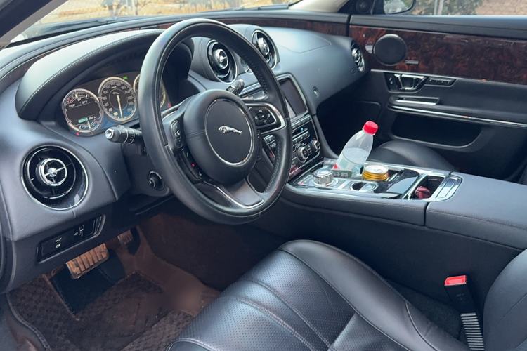 Used Jaguar XJ 2014 XJL 2.0T Two-Wheel Drive Panoramic Business Edition Interior 1