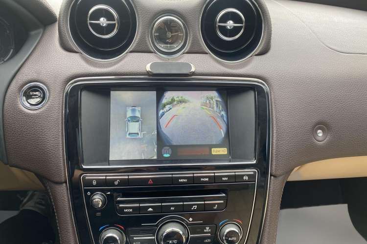Used Jaguar XJ 2014 XJL 2.0T Two-Wheel-Drive Elegant Business Edition Interior 14