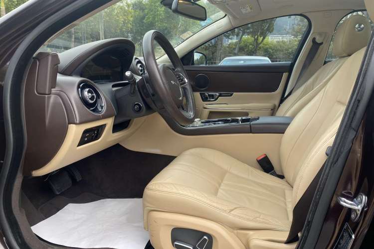 Used Jaguar XJ 2014 XJL 2.0T Two-Wheel-Drive Elegant Business Edition Interior 2