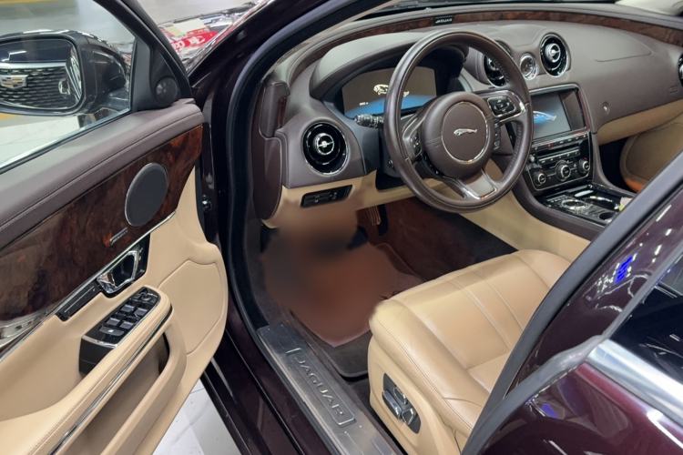 Used Jaguar XJ 2014 XJL 3.0 SC Two-Wheel-Drive Panoramic Business Edition Interior 2