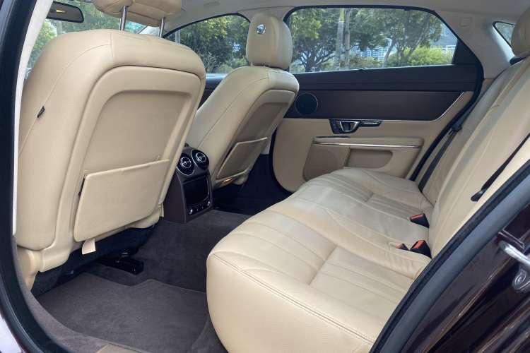Used Jaguar XJ 2014 XJL 2.0T Two-Wheel-Drive Elegant Business Edition Interior 3