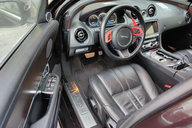 Used Jaguar XJ 2014 XJL 2.0T Two-Wheel-Drive Elegant Business Edition Interior 3