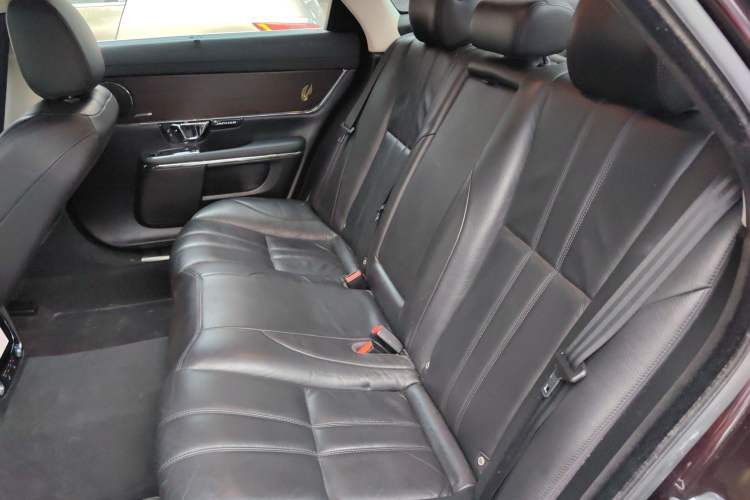 Used Jaguar XJ 2014 XJL 2.0T Two-Wheel-Drive Elegant Business Edition Interior 4
