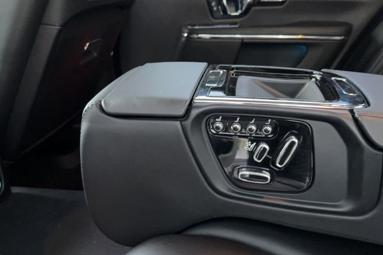 Used Jaguar XJ 2014 XJL 2.0T Two-Wheel Drive Panoramic Business Edition Interior 4