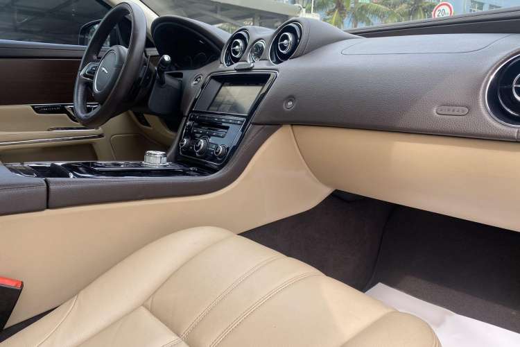 Used Jaguar XJ 2014 XJL 2.0T Two-Wheel-Drive Elegant Business Edition Interior 5