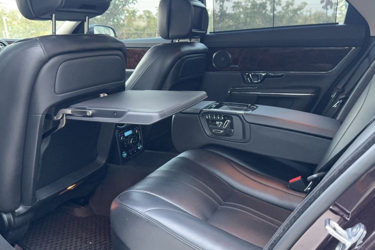 Used Jaguar XJ 2014 XJL 2.0T Two-Wheel Drive Panoramic Business Edition Interior 5