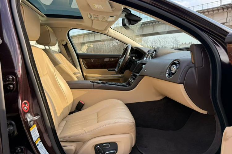 Used Jaguar XJ 2014 XJL 3.0 SC Two-Wheel-Drive Panoramic Business Edition Interior 6