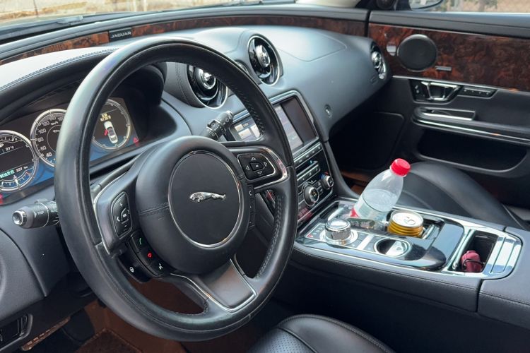 Used Jaguar XJ 2014 XJL 2.0T Two-Wheel Drive Panoramic Business Edition Interior 7