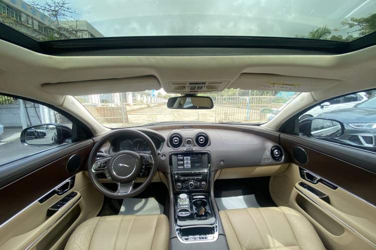 Used Jaguar XJ 2014 XJL 2.0T Two-Wheel-Drive Elegant Business Edition Interior 8