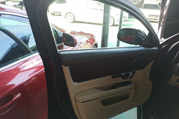 Used Jaguar XJ 2014 XJL 2.0T Two-Wheel-Drive Elegant Business Edition Left Front Door Interior