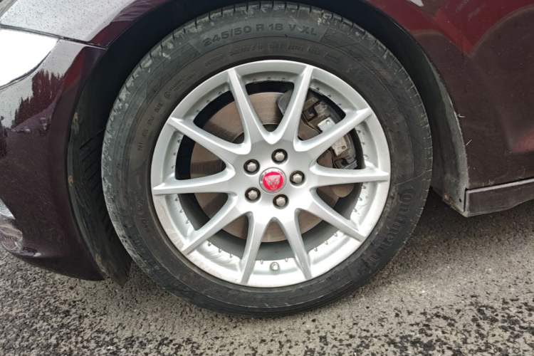 Used Jaguar XJ 2014 XJL 2.0T Two-Wheel Drive Panoramic Business Edition Left Front Wheel Hub
