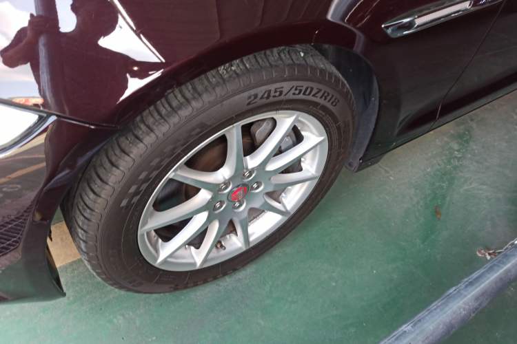 Used Jaguar XJ 2014 XJL 2.0T Two-Wheel-Drive Elegant Business Edition Left Front Wheel Hub