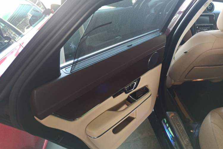 Used Jaguar XJ 2014 XJL 2.0T Two-Wheel-Drive Elegant Business Edition Left Rear Door Interior