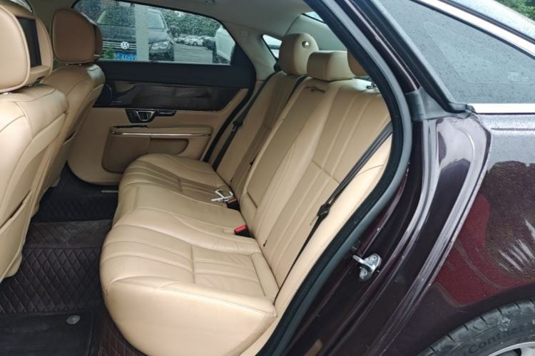Used Jaguar XJ 2014 XJL 2.0T Two-Wheel Drive Panoramic Business Edition Left Rear Seat