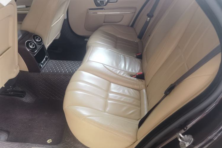 Used Jaguar XJ 2014 XJL 2.0T Two-Wheel-Drive Elegant Business Edition Left Rear Seat