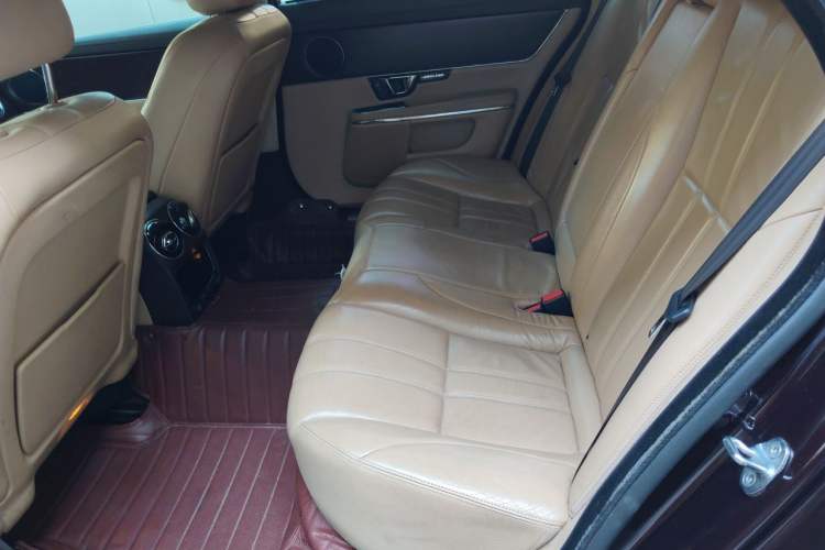 Used Jaguar XJ 2014 XJL 2.0T Two-Wheel-Drive Elegant Business Edition Left Rear Seat