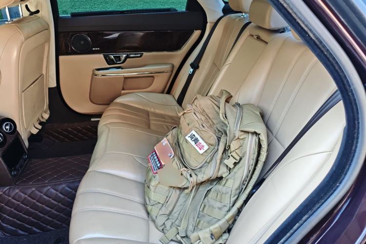 Used Jaguar XJ 2014 XJL 2.0T Two-Wheel Drive Panoramic Business Edition Left Rear Seat