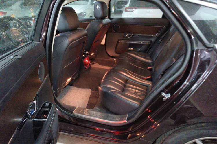 Used Jaguar XJ 2014 XJL 2.0T Two-Wheel-Drive Elegant Business Edition Left Rear Seat