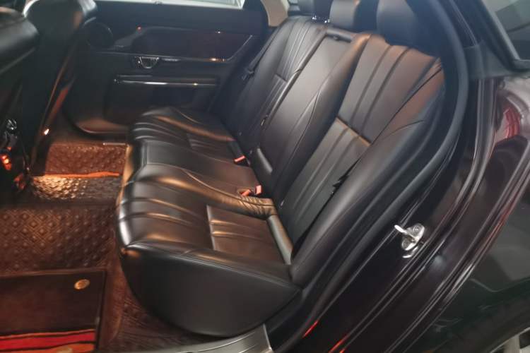 Used Jaguar XJ 2014 XJL 3.0 SC Two-Wheel-Drive Luxury Business Edition Left Rear Seat