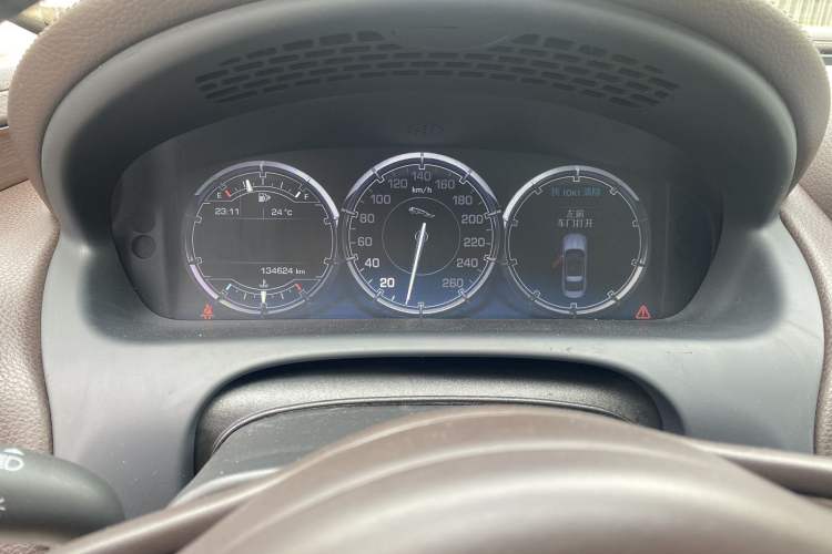 Used Jaguar XJ 2014 XJL 2.0T Two-Wheel-Drive Elegant Business Edition Odometer Close Up