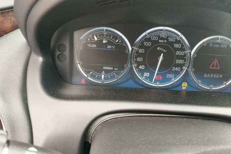 Used Jaguar XJ 2014 XJL 3.0 SC Four-Wheel Drive Panoramic Business Edition Odometer Close Up