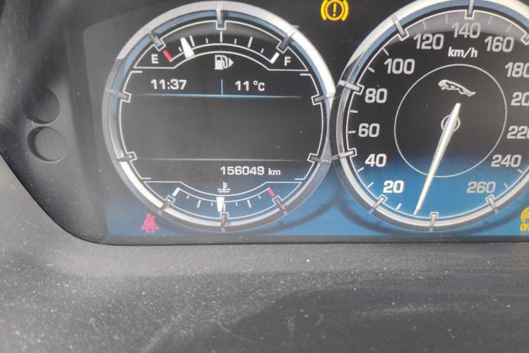 Used Jaguar XJ 2014 XJL 3.0 SC Four-Wheel Drive Panoramic Business Edition Odometer Close Up