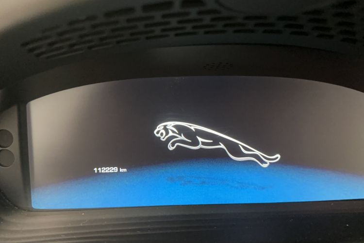 Used Jaguar XJ 2014 XJL 2.0T Two-Wheel-Drive Elegant Business Edition Odometer Close Up