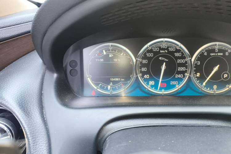 Used Jaguar XJ 2014 XJL 2.0T Two-Wheel-Drive Elegant Business Edition Odometer Close Up
