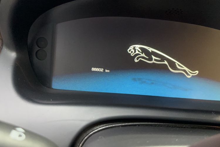 Used Jaguar XJ 2014 XJL 3.0 SC Two-Wheel-Drive Panoramic Business Edition Odometer Close Up