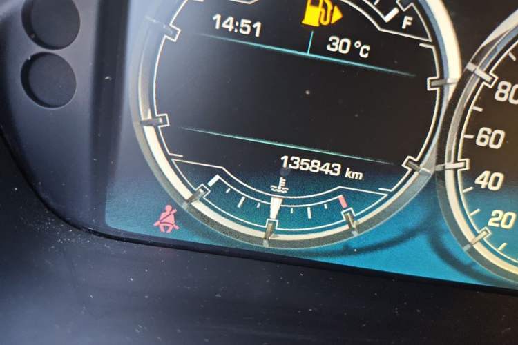 Used Jaguar XJ 2014 XJL 2.0T Two-Wheel Drive Panoramic Business Edition Odometer Close Up
