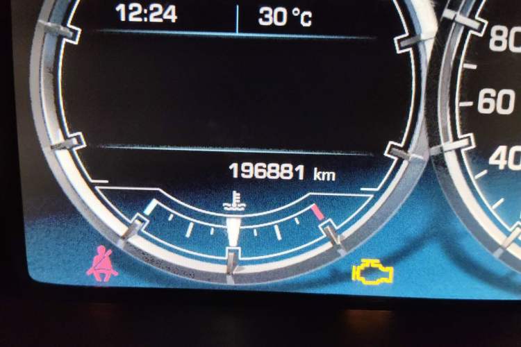 Used Jaguar XJ 2014 XJL 2.0T Two-Wheel-Drive Elegant Business Edition Odometer Close Up