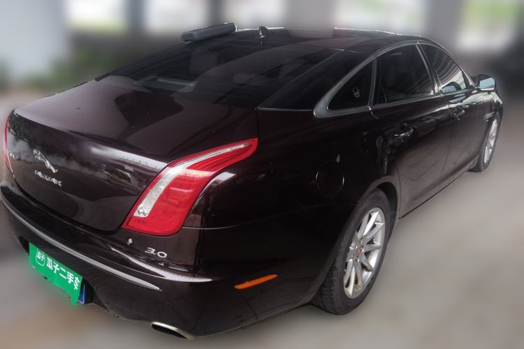 Used Jaguar XJ 2014 XJL 2.0T Two-Wheel-Drive Elegant Business Edition Rear Right 45 Deg
