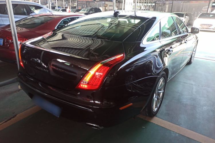 Used Jaguar XJ 2014 XJL 2.0T Two-Wheel-Drive Elegant Business Edition Rear Right 45 Deg