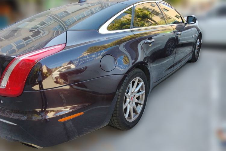 Used Jaguar XJ 2014 XJL 2.0T Two-Wheel-Drive Elegant Business Edition Rear Right 45 Deg