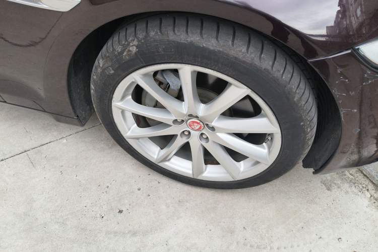 Used Jaguar XJ 2014 XJL 3.0 SC Four-Wheel Drive Panoramic Business Edition Right Front Wheel Hub