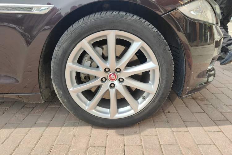 Used Jaguar XJ 2014 XJL 3.0 SC Four-Wheel Drive Panoramic Business Edition Right Front Wheel Hub