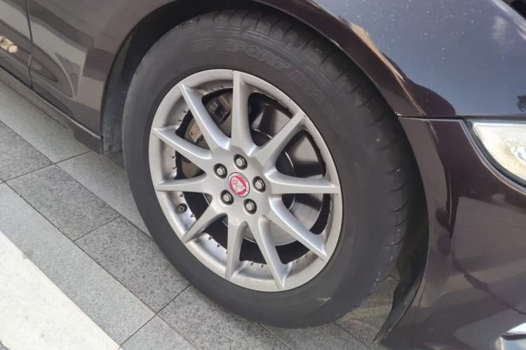 Used Jaguar XJ 2014 XJL 3.0 SC Two-Wheel-Drive Panoramic Business Edition Right Front Wheel Hub