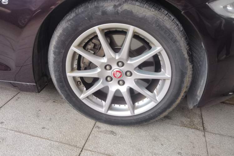 Used Jaguar XJ 2014 XJL 2.0T Two-Wheel-Drive Elegant Business Edition Right Front Wheel Hub