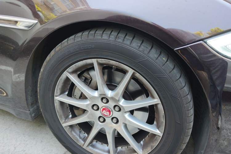 Used Jaguar XJ 2014 XJL 2.0T Two-Wheel-Drive Elegant Business Edition Right Front Wheel Hub