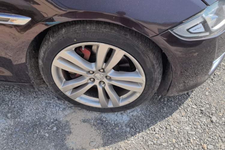 Used Jaguar XJ 2014 XJL 3.0 SC Four-Wheel Drive Prestige Business Edition Right Front Wheel Hub