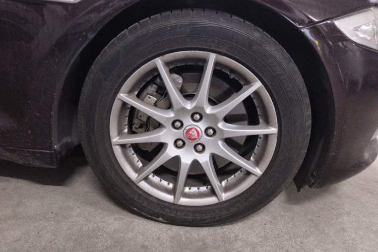 Used Jaguar XJ 2014 XJL 2.0T Two-Wheel-Drive Elegant Business Edition Right Front Wheel Hub