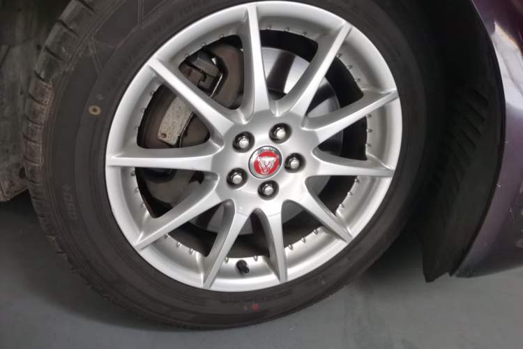 Used Jaguar XJ 2014 XJL 3.0 SC Two-Wheel-Drive Luxury Business Edition Right Front Wheel Hub