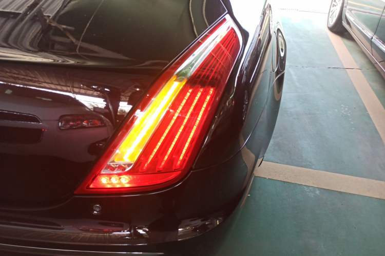 Used Jaguar XJ 2014 XJL 2.0T Two-Wheel-Drive Elegant Business Edition Right Rear Taillight